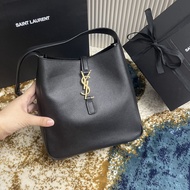 YSL YvesSaintlaurent SMALL LE 5 À 7 SUPPLE IN GRAINED LEATHER HSOULDER BAGS