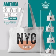 DB100 }} Souvenir Bags, Totebags, typical American souvenirs, New York