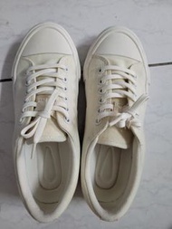 uniqlo 小白鞋 24.5適合寬腳板
