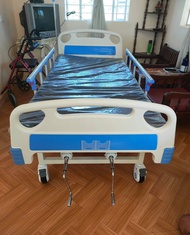 Hospital bed 2cranks with complete set