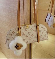 LV Borsa Squire East West