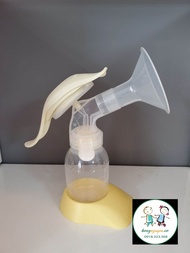 Máy hút sữa dùng tay Medela Harmony mới 999%