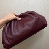 BV 勃根地紅牛皮霧金釦Pouch雲朵手拿包