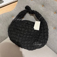 現貨 全新正版 黑色 Cos Quilted Oversized Shoulder Bag 雲朵包 夾棉雲袋 泡芙袋 雲朵袋 Black