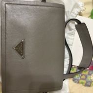 [全新］Prada 竹灰色皮革斜背包