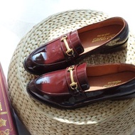 【英倫樂福風】 時尚霧金釦女鞋。緋紅鑽