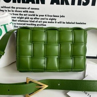 BV Bottega Venetta 葆蝶家 Padded CASSETTE枕頭包 Intreccio編織 牛油果綠色 金扣 肩背包斜背包