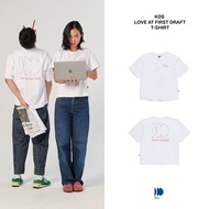 Kodangs TEE LOVE AT FIRST DRAFT Oversize เสื้อยืดสีขาว เสื้อยืดผู้หญิงและผู้ชายไซส์ใหญ่ (S-4XL) ผ้า