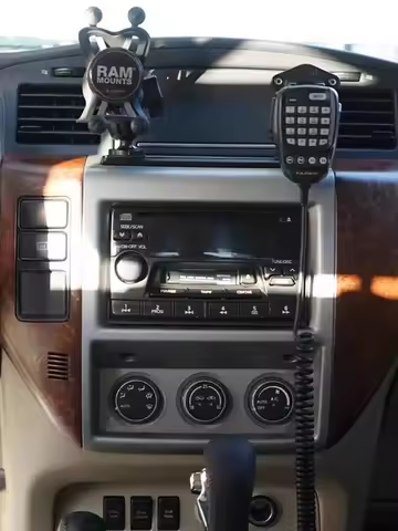 Mobile Hhone Base Bracket For Nissan Patrol Y61 Hand Microphone Holder Patrol Y61 Central Control Ac