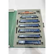 Train model N scale 1:150 - 1:160 / KATO 10-831 / Set includes 1 Diesel DD51+ 6 Car series 24, DC sy