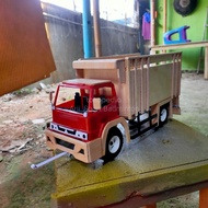 MINIATUR TRUK PLASTIK MODIFIKASI BISA OLENG BISA BELOK MBOIS