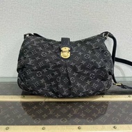 ✨LV 金扣牛仔丹寧斜背元寶包 35*24*9 98新 配件塵袋