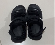 Balenciaga 老爹風涼鞋