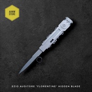 Hidden Blade Dual Action Figure/Ezio Auditore Hidden Blade.