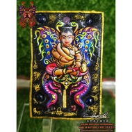 Kruba Krissana~2562大年底 最新的 微笑~蝴蝶元宝天童佛牌-黑底彩色经粉版本-1