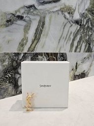 YSL 聖羅蘭 金色 Logo 胸針