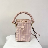 FENDI 粉帆布拚粗編織手把Mon Tresor水桶包