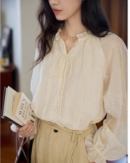 95404 Retro Long-Sleeved Temperament Lace v-Neck Shirt