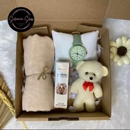 Gift Box Hijab dan Jam Tangan - Hampers Jam Tangan dan Parfum - Hampers Aesthetic Kekinian - Kado Un