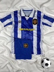 ชุดบอลย้อนยุค Manchester United (Blue, 1994-1995) เสื้อบอลและกางเกงบอลผู้ชาย ปี 1994-1995