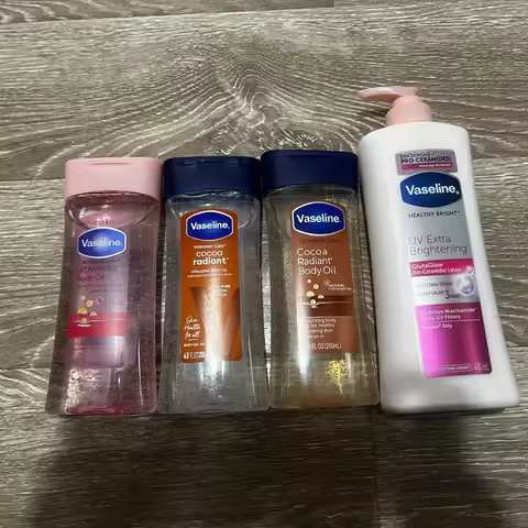 Vaseline UV Extra Brightening Body Lotion with GLUTA-HYA Vitamin B3 & Cocoa Body Oil for Skin Moistu