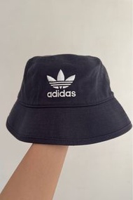 Adidas 漁夫帽