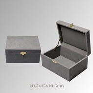 กล่องเก็บเครื่องประดับกล่องกล่องใส่เครื่องประดับกล่องคิ้วทองพื้นเรียบสีเทากล่องใส่ทองแท่งคละแบบ