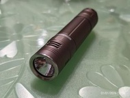 Pioneman匹歐曼K21x尾按強光手電筒(沙色) 21700小直手電筒 高性價比 純白光XHP70.3HI 6500K