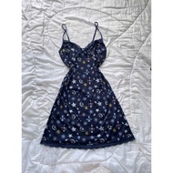 Second-hand vintage thrift 2hand y2k trendy lace dress and nightgown