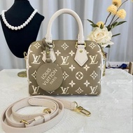 LV 酪梨綠拚白色 speedy20 春夏限定 芯片款20*13*12 99新 配件塵袋