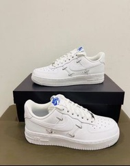 新店特惠Nike Air Force 1 07 LX "Chrome Luxe“四鈎純色 低幫板鞋 女款 白藍