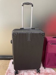 秋季減價促銷： 27 吋輕便行李箱 27 inch luggage 70 x 25 x 43cm