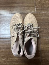 Adidas Predator 足球鞋