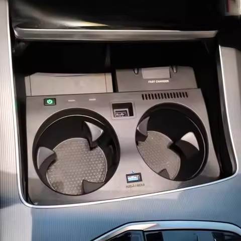 Plug and play 15W Car wireless charging For bmw X5 G05 X6 G06 X7 G07 phone charger mobile Mount Hold