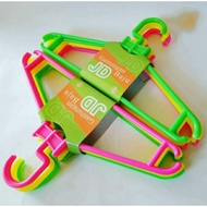 GANTUNGAN Clothes hanger||1 pack of 6 plastic clothes hangers||Wardrobe hanger