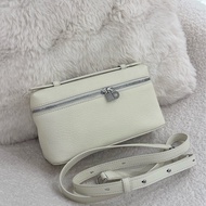 【全🆕】 Loro Piana ExtraPocket L19 拉鍊開合 粒面小牛皮 單肩手提包 細語白色