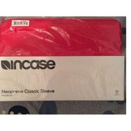 Incase Neoprene for MacBook 11” - Racing Red 11吋電腦袋(包順豐自取)
