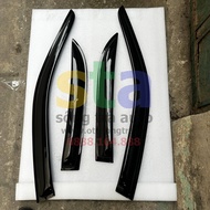 Vè che mưa Ford Laser. Dè mưa Laser cao cấp