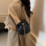 2025 Soft Bag Niche Original Fragrance Manor Bucket Bag Female 2025 Diamond Chain Bucket Bag