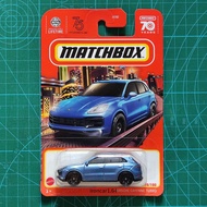 IRON โมเดลรถ โมเดลรถ matchbox รุ่น porsche cayenne turbo สีน้ำเงิน โมเดลรถเหล็ก