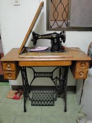 古董縫紉機  針車  裁縫車   電動的喔