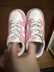 Nike Dunk Low 粉白童鞋 送4對鞋