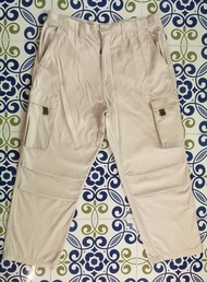 กางเกงคาร์โก้ กางเกงคาร์โก้ กางเกงคาร์โก้ 6 กระเป๋า Pol.แบรนด์เนม USA  Size 44X3ุ2 Made in Nepal 100%cotton %polyester มือสอง ขายตามสภาพ แบรนด์แท้มือ2 ถูกชัวร