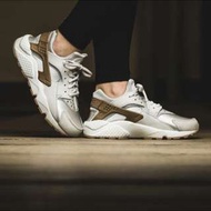 Nike Air Huarache Premium Suede 金 武士鞋