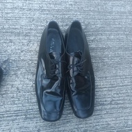 sepatu prada pria