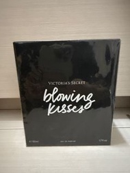 Victoria's Secret blowing kisses 香水