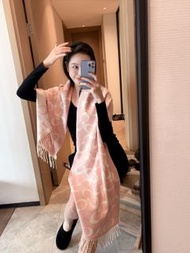 Coach 粉色圍巾