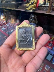 泰國佛牌🌹 泰國大城府三大神僧 屈幫嬌🌸龍婆潘🌸佛曆2544年 第一期”帕碰“大梵天皇四面神 附泰國防水金殼