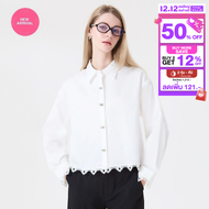 EP เสื้อเชิ้ตผ้าคอตตอนซาตินทรงครอป ผู้หญิง สีออฟไวท์ | Cotton Satin Crop Shirt | 05077