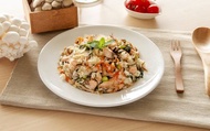 【日式鮭魚蕈菇炊飯 300g】美味無負擔 料多可口